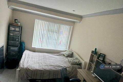 1 bedroom in a house share to rent, Albain Crescent, Ashford, TW15