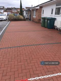 1 bedroom in a house share to rent, Albain Crescent, Ashford, TW15