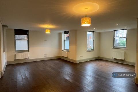 2 bedroom flat to rent, Royal Wells Court, Tunbridge Wells, TN1