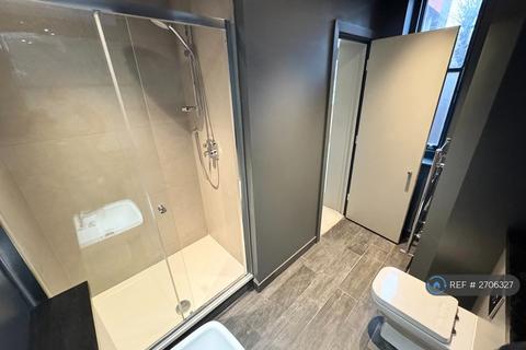 2 bedroom flat to rent, Royal Wells Court, Tunbridge Wells, TN1