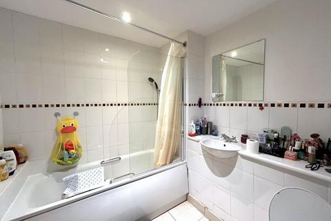 2 bedroom flat to rent, St. Georges Way, Peckham, London, SE15
