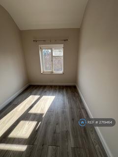 3 bedroom terraced house to rent, Leavesden Road, Watford, WD24