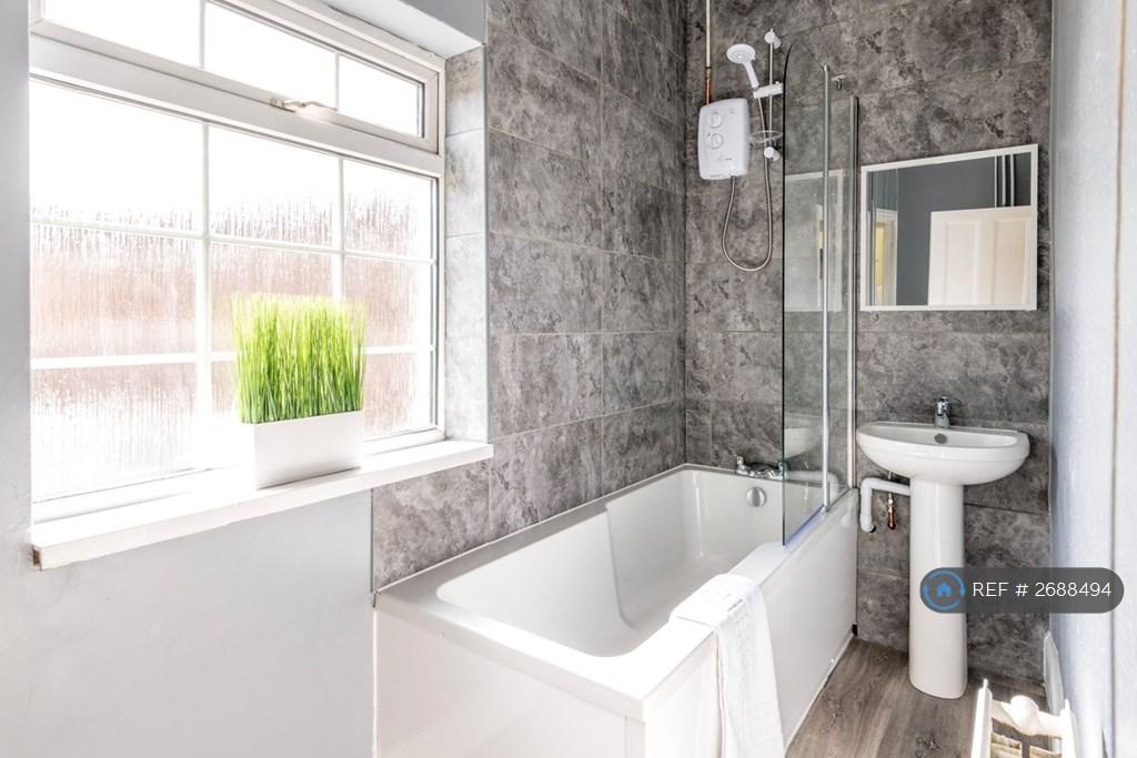 Floor 1 - Bathroom