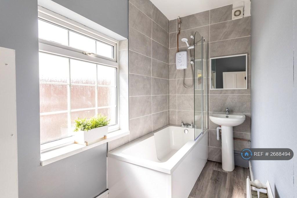 Floor 2 - Bathroom