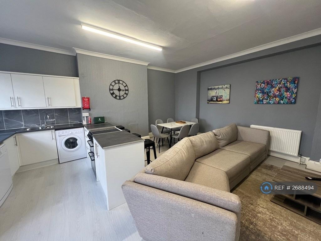 Kitchen/ Lounge