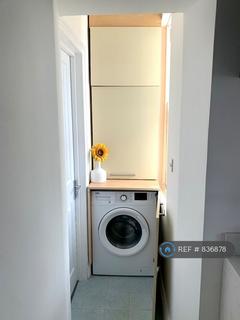 2 bedroom flat to rent, Stanlake Road, London, W12