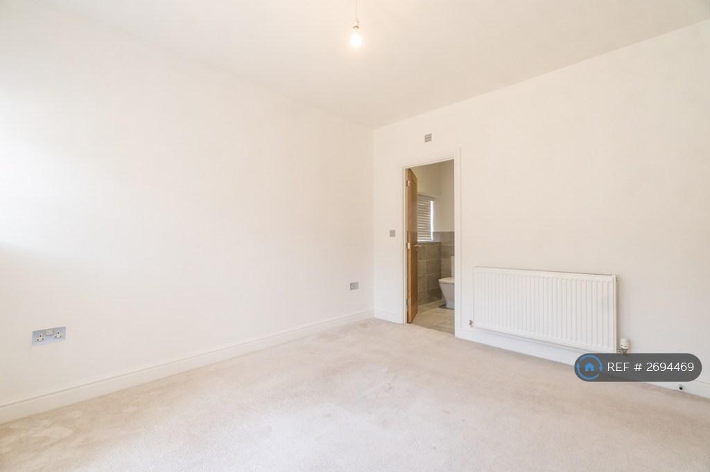 2nd Bedroom En Suite