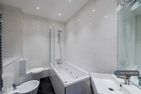 4 bedroom flat to rent, Manor House, London, NW1