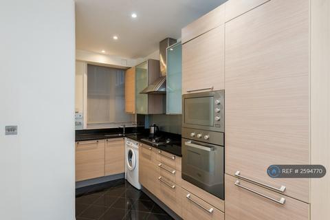 4 bedroom flat to rent, Manor House, London, NW1