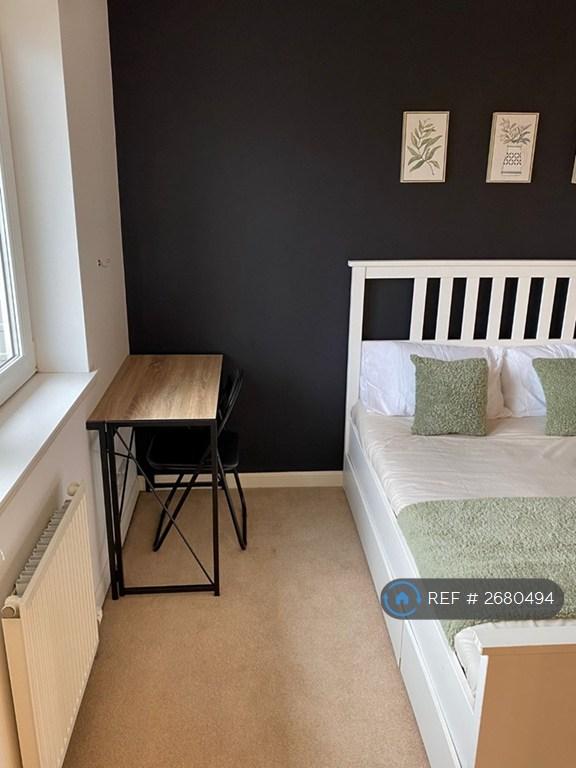 Room 3 (With En-Suite & Walk-In Wardrobe)