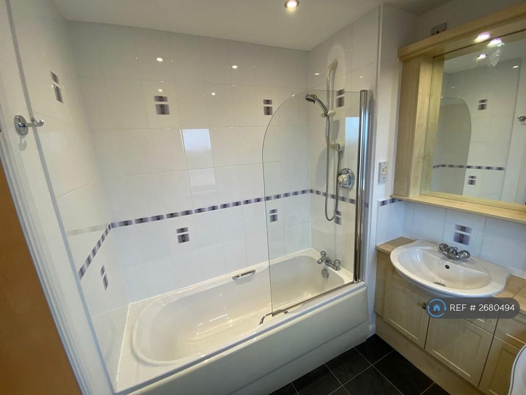 Room 3 (With En-Suite & Walk-In Wardrobe)