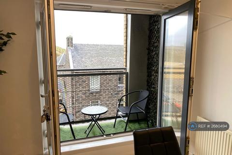 4 bedroom penthouse to rent, Urquhart Road, Aberdeen, AB24
