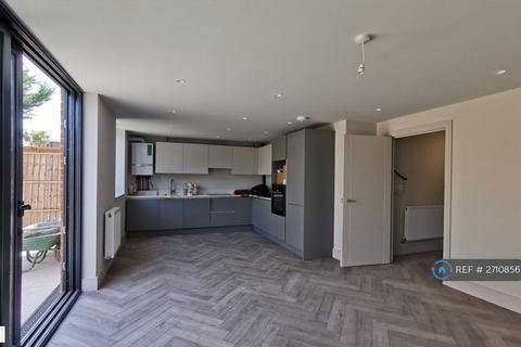 undefined, Grand Drive, London, SW20