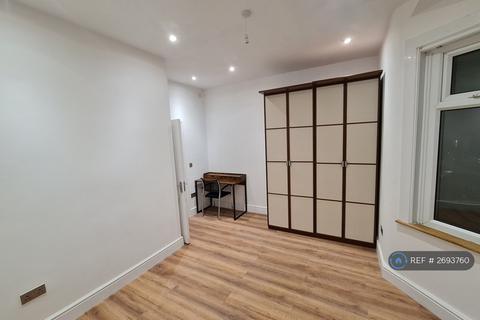 1 bedroom in a house share to rent, Langham Road, London, N15