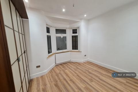 1 bedroom in a house share to rent, Langham Road, London, N15