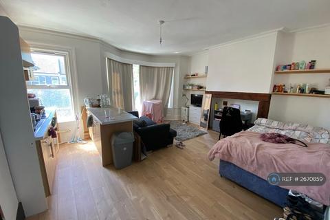 1 bedroom in a house share to rent, Sackville Road, Hove, BN3
