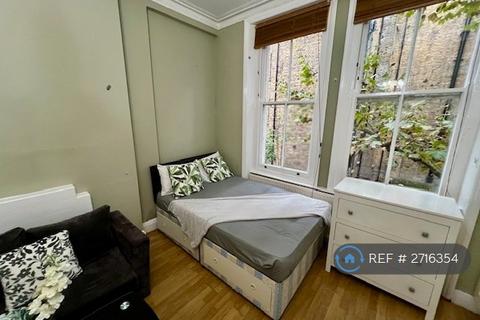 Studio to rent, Castletown Road, London, W14