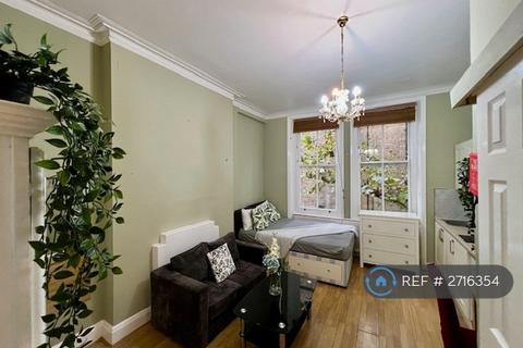 Studio to rent, Castletown Road, London, W14