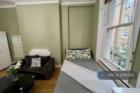Studio to rent, Castletown Road, London, W14
