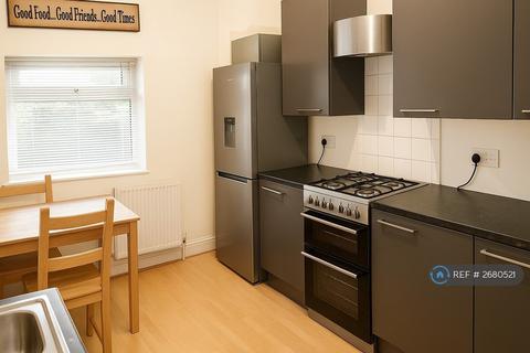 4 bedroom terraced house to rent, Filey Road, Manchester, M14