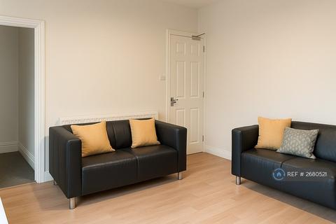 4 bedroom terraced house to rent, Filey Road, Manchester, M14