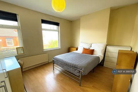 4 bedroom terraced house to rent, Filey Road, Manchester, M14