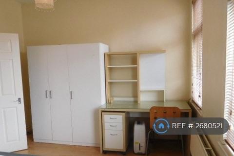 4 bedroom terraced house to rent, Filey Road, Manchester, M14