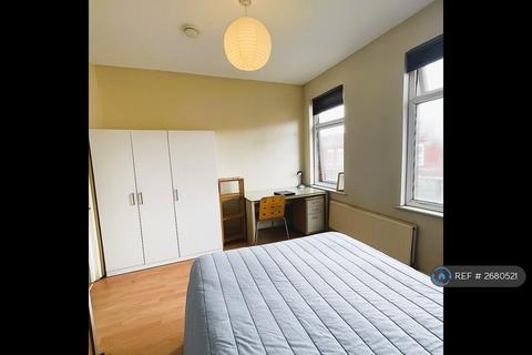 4 bedroom terraced house to rent, Filey Road, Manchester, M14