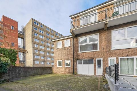 undefined, Capstan Square, E14, Docklands, London, E14