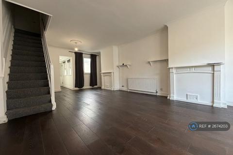3 bedroom terraced house to rent, Coxwell Road, London, SE18