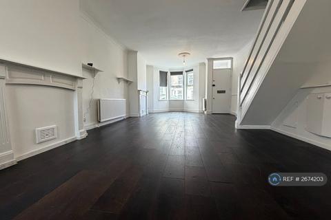 3 bedroom terraced house to rent, Coxwell Road, London, SE18
