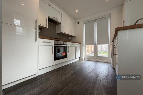 3 bedroom terraced house to rent, Coxwell Road, London, SE18
