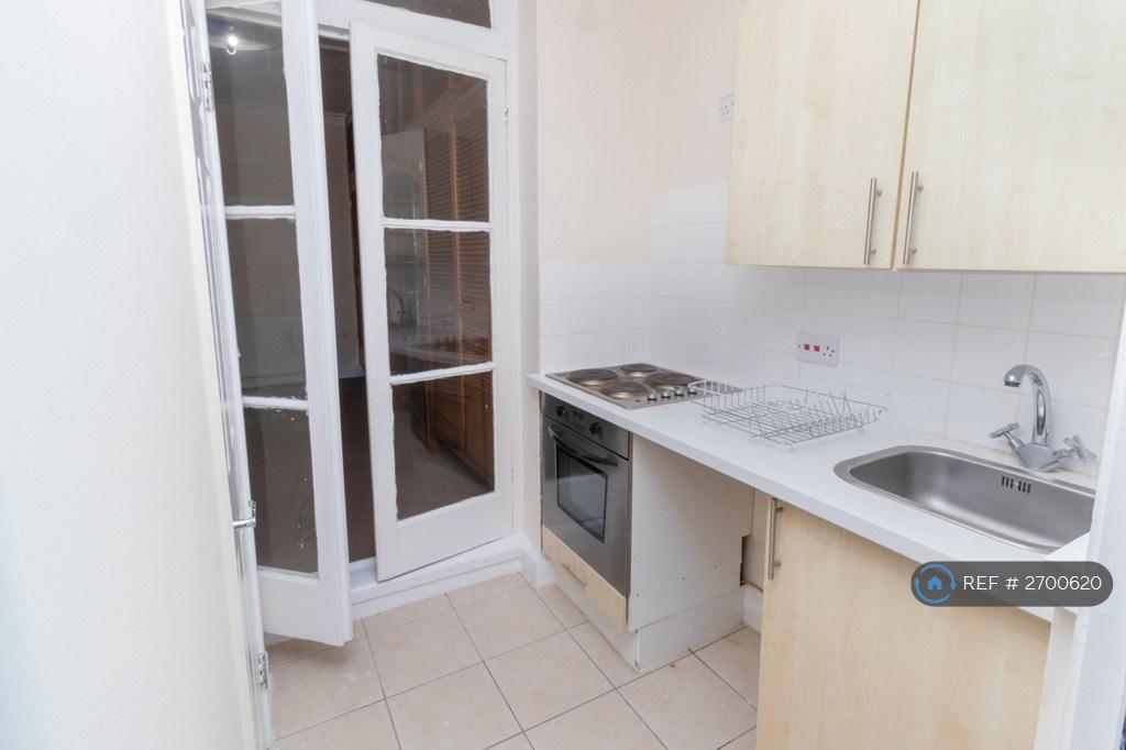 Studio Flat 5