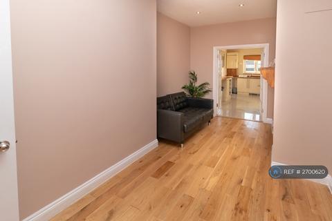 undefined, Melrose Avenue, Mitcham, CR4