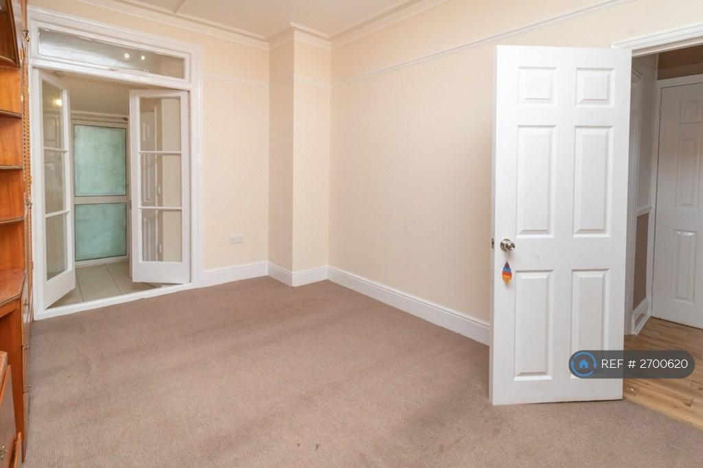 Studio Flat 1