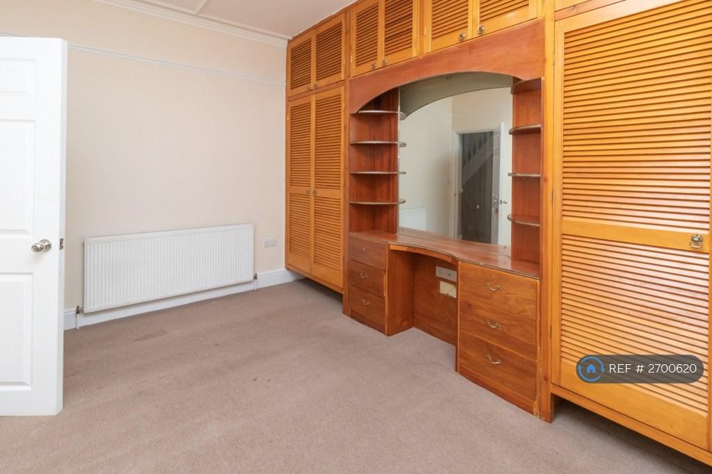 Studio Flat 2