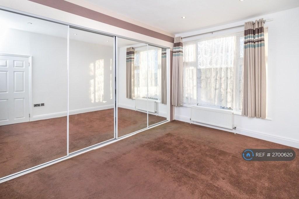 Double Bedroom - First Floor Back