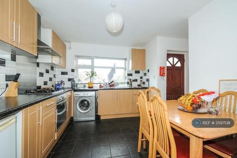 5 bedroom semi-detached house to rent, Cricket Road, Oxford, OX4