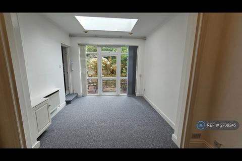 1 bedroom flat to rent, Upper Richmond Road West, London, TW10