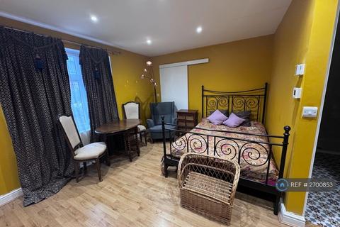 undefined, Brackendale, London, N21
