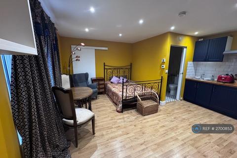 undefined, Brackendale, London, N21