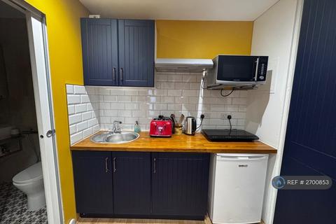 undefined, Brackendale, London, N21