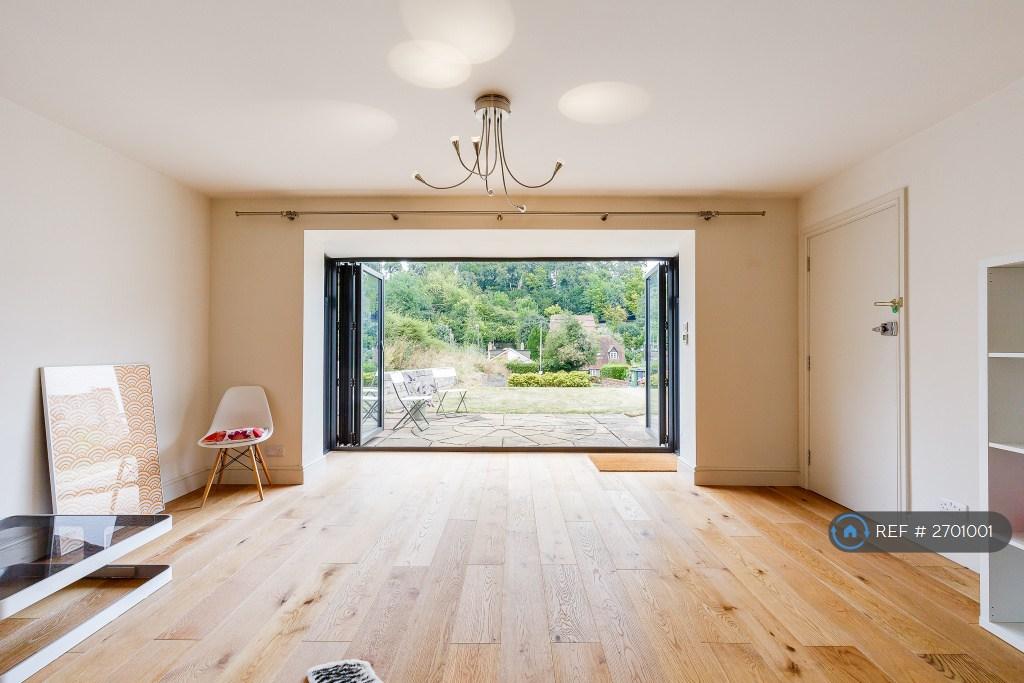 Contemporary Ground Floor Flat