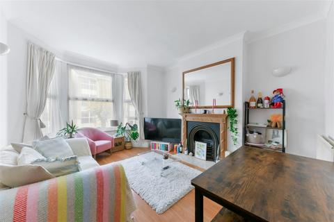 2 bedroom flat to rent, Hartfield Crescent, Wimbledon SW19