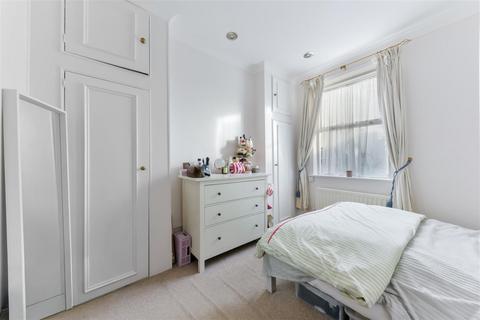 2 bedroom flat to rent, Hartfield Crescent, Wimbledon SW19