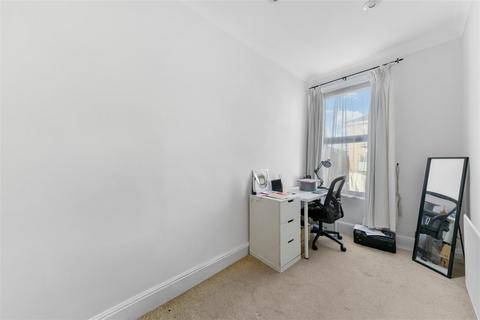 2 bedroom flat to rent, Hartfield Crescent, Wimbledon SW19