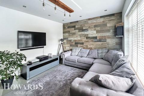 3 bedroom semi-detached house for sale, St Benets Road, Gorleston