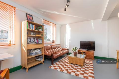 3 bedroom flat to rent, Harold House, London, E2