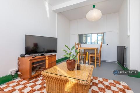 3 bedroom flat to rent, Harold House, London, E2