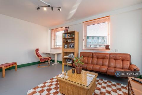 3 bedroom flat to rent, Harold House, London, E2